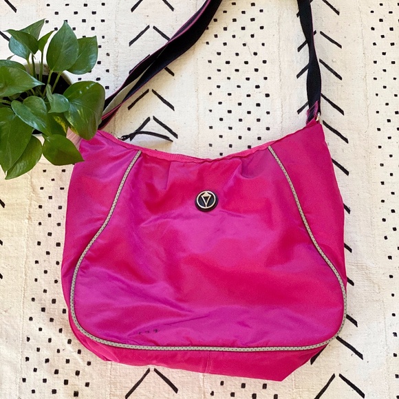 GORGEOUS IVIVVA ATHLETIC BAG
